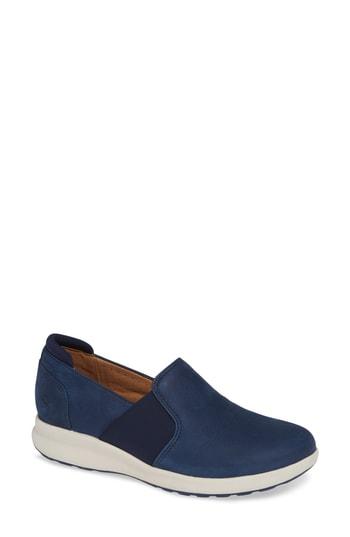 Women's Clarks Un Adorn Step Water Repellent Sneaker .5 M - Blue