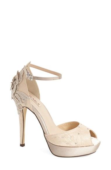 Women's Menbur 'dedalera' Platform Pump Eu - Metallic
