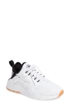 Women's Nike Air Huarache Sneaker .5 M - White