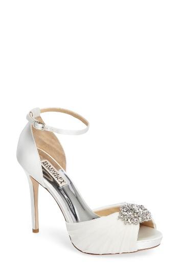 Women's Badgley Mischka Tad Ankle Strap Pump M - White