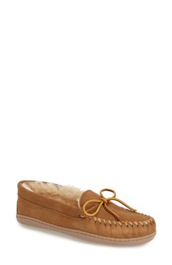 Women's Minnetonka Sheepskin Hard Sole Moccasin Slipper (women) M - Beige