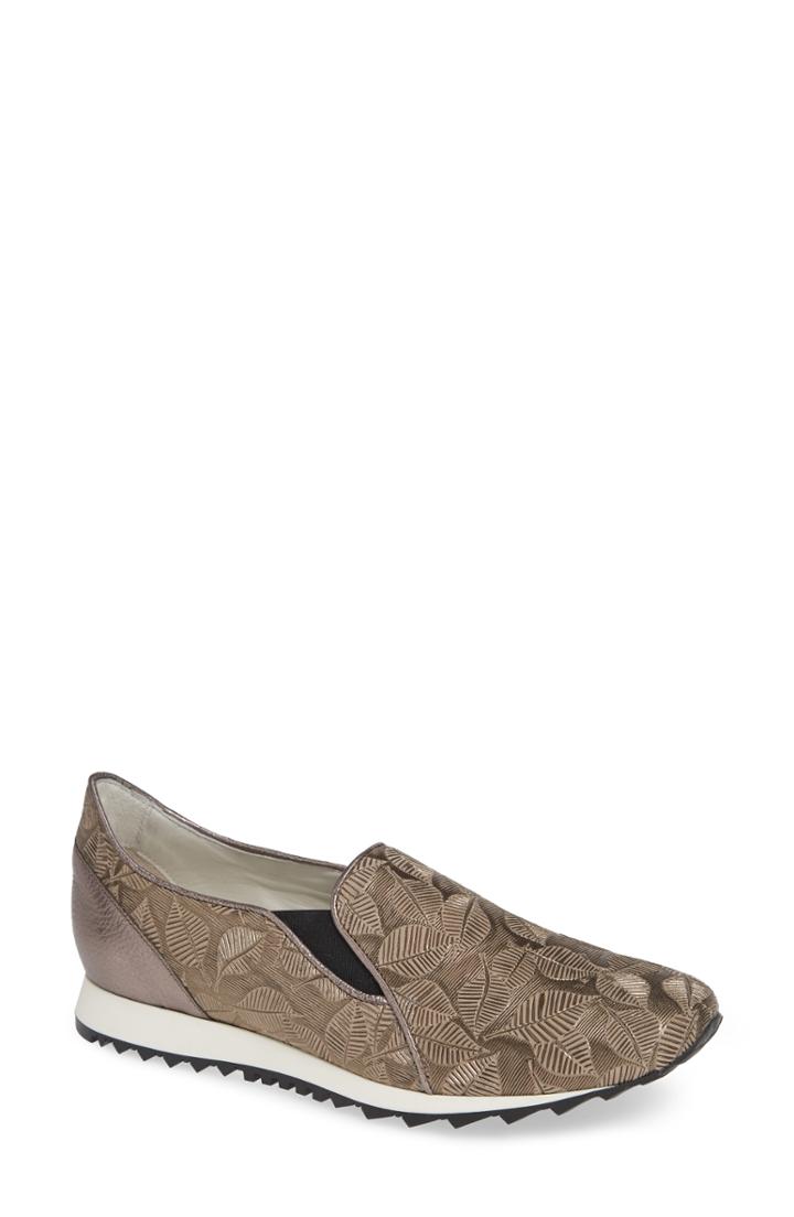 Women's Amalfi By Rangoni Francia Slip-on Sneaker .5 M - Brown