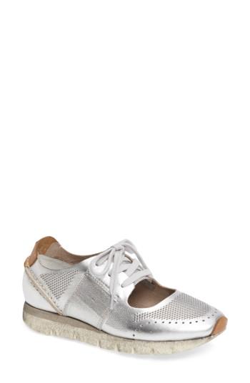 Women's Otbt Star Dust Cutout Sneaker .5 M - Metallic