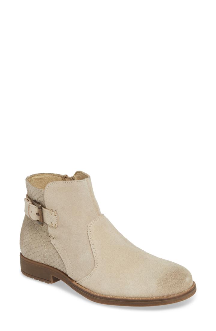 Women's Bos. & Co. Tryn Bootie .5-8us / 38eu - Beige