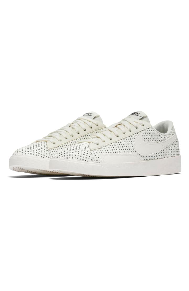 Women's Nike Blazer Low Se Sneaker .5 M - White