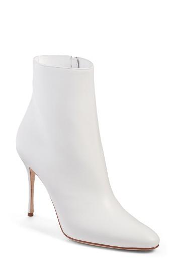 Women's Manolo Blahnik Insopo Bootie Us / 38eu - White