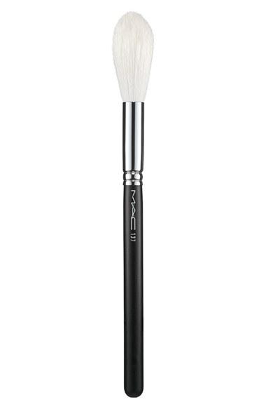 Mac 137 Long Blending Brush