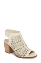 Women's Vince Camuto Keannie Sandal M - White