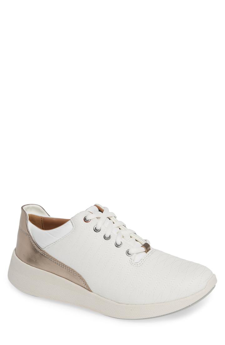 Women's Clarks Un Alfresco Sneaker .5 M - White