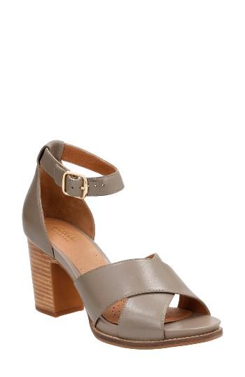 Women's Clarks Briatta Key Sandal M - Green