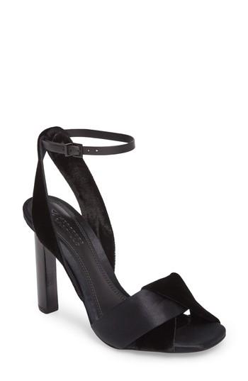 Women's Mercedes Castillo Carla Sandal .5 M - Black