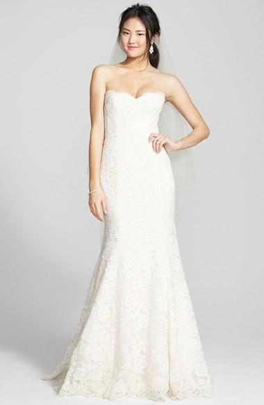 Women's Bliss Monique Lhuillier Strapless Lace Trumpet Gown