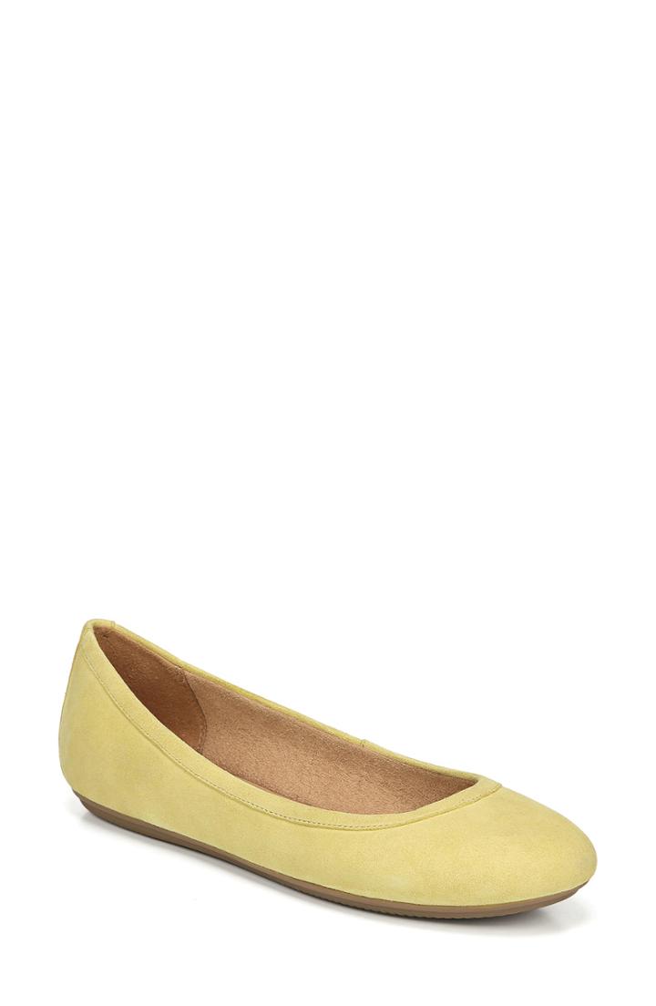 Women's Naturalizer Brittany Flat .5 W - Yellow