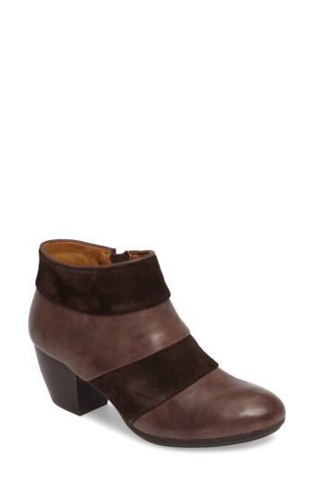 Women's Comfortiva Amesbury Colorblock Bootie W - Brown