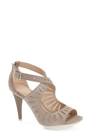 Women's Pelle Moda 'menlo' Cutout Sandal .5 M - Beige