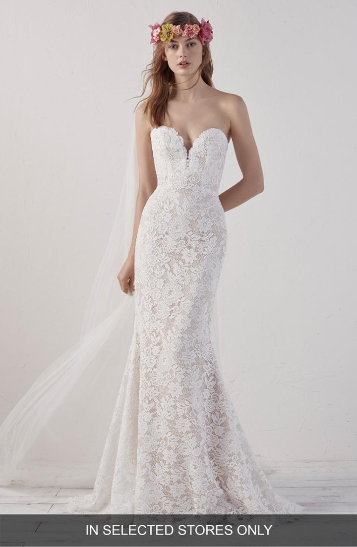 Women's Provonovias Eithel Strapless Lace Mermaid Gown, Size - Ivory