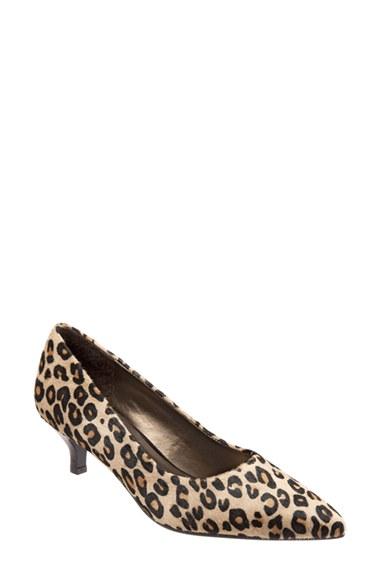 Women's Trotters 'paulina' Leather Pump .5 M - Beige
