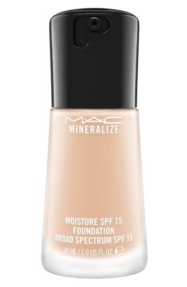 Mac Mineralize Moisture Foundation Broad Spectrum Spf 15 Oz - Nw 15