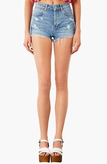 Topshop Moto 'ruthie' Distressed Denim Shorts (light Denim) Light