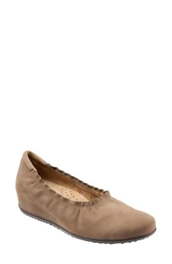 Women's Softwalk Wish Ballet Wedge(women) M - Beige