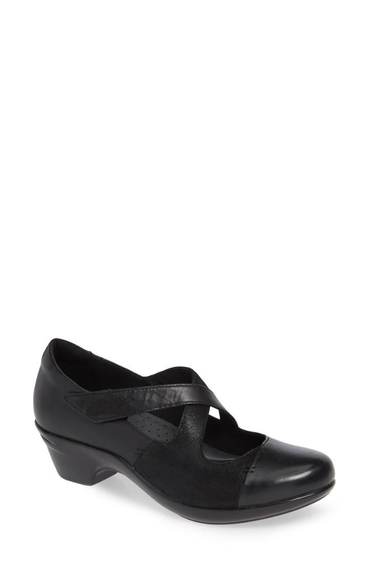 Women's Aravon Kitt Cross Strap Pump .5 B - Black