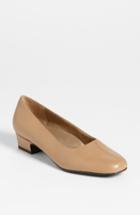 Women's Trotters 'doris' Pump .5 M - Beige