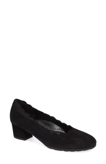 Women's Gabor Scalloped Pump .5 M - Black