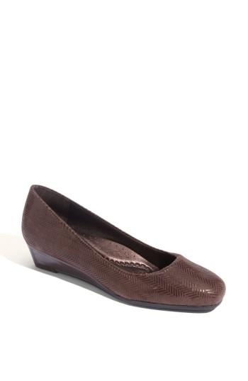 Women's Trotters 'lauren' Pump N - Brown