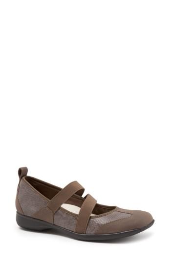 Women's Trotters Josie Flat .5 N - Beige