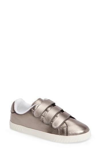 Women's Tretorn Carry Sneaker .5 M - Metallic