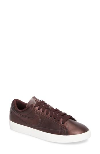Women's Nike Blazer Low Le Basketball Shoe M - Burgundy