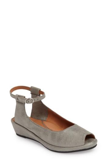 Women's L'amour Des Pieds Burgogne Ankle Strap Flat M - Grey