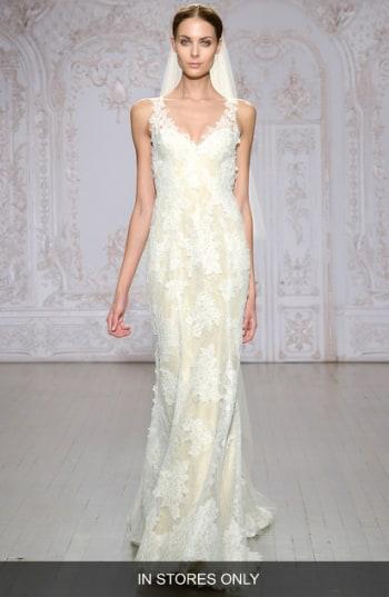 Women's Monique Lhuillier Calla V-neck Chantilly Lace Gown