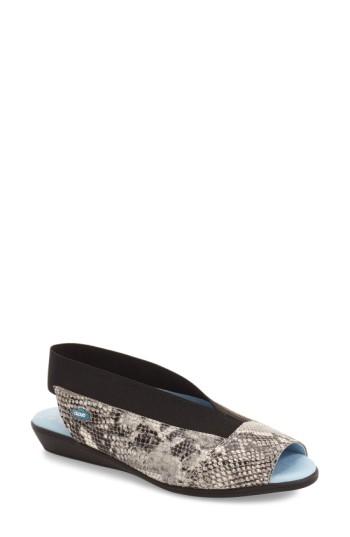 Women's Cloud 'caliber' Peep Toe Leather Flat Us / 35eu - Black
