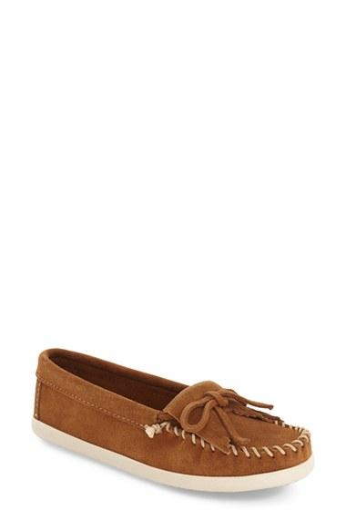 Women's Minnetonka 'newport Kilty' Moccasin Flat .5 M - Brown
