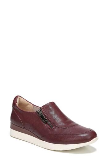 Women's Naturalizer Jetty Sneaker .5 N - Red