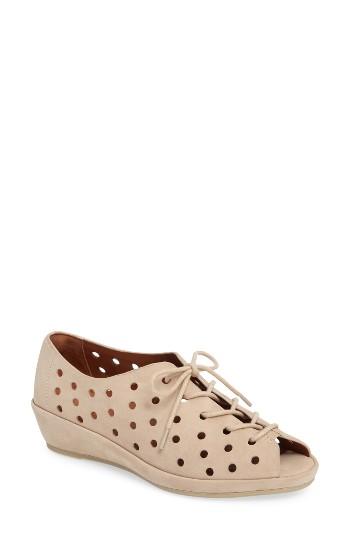 Women's L'amour Des Pieds Boccoo Perforated Lace-up Oxford .5 M - Beige