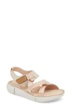Women's Clarks Tri Clover Sandal .5 M - Beige
