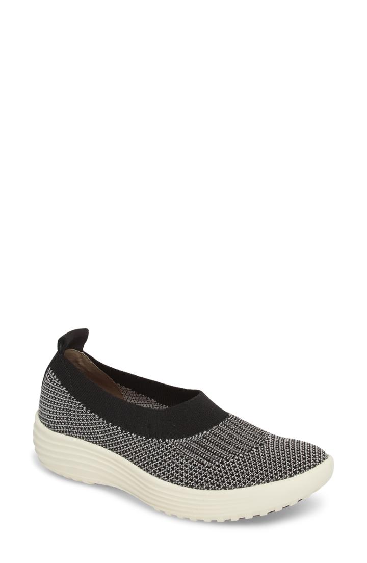 Women's Bionica Merigold Slip-on Sock Fit Sneaker .5 M - Black
