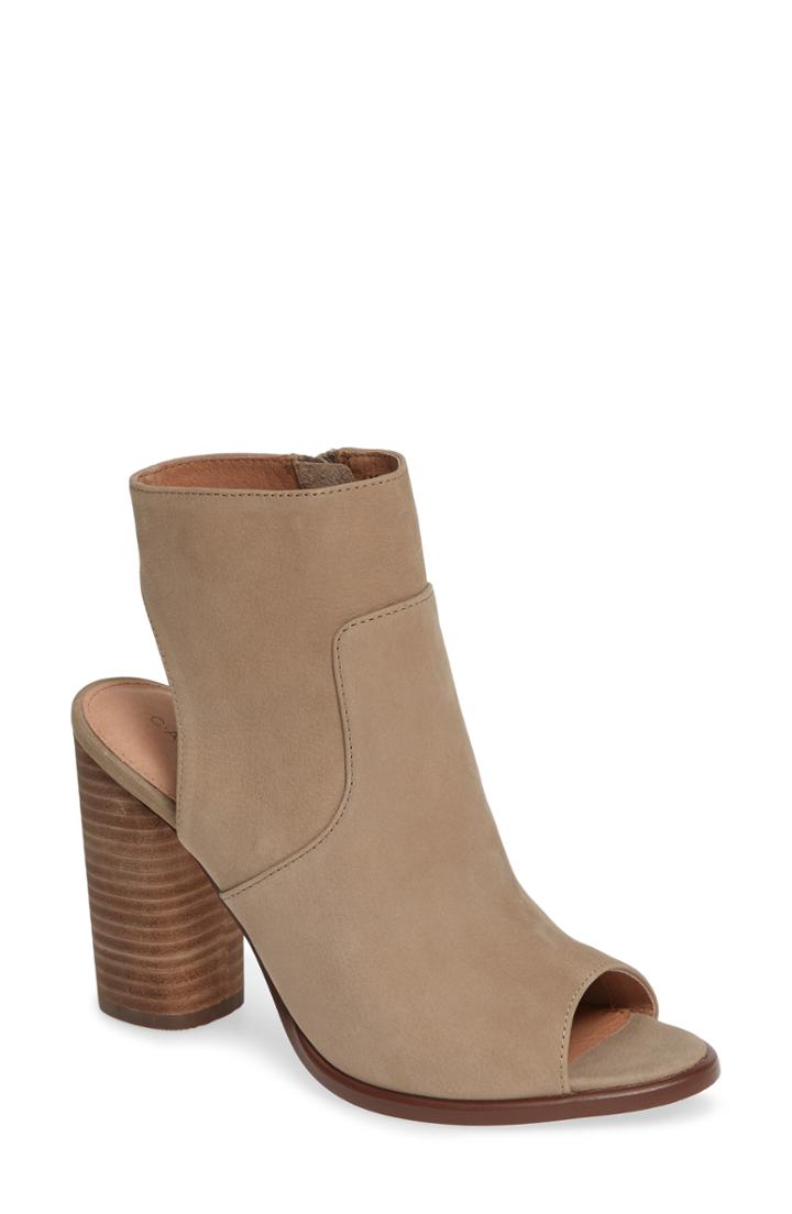 Women's Caslon Miles Sandal .5 M - Beige