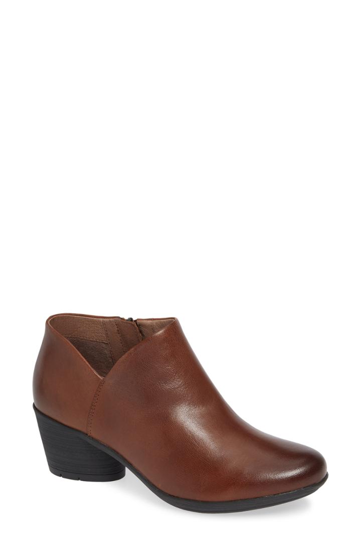 Women's Dansko Raina Boot .5-7us / 37eu M - Brown