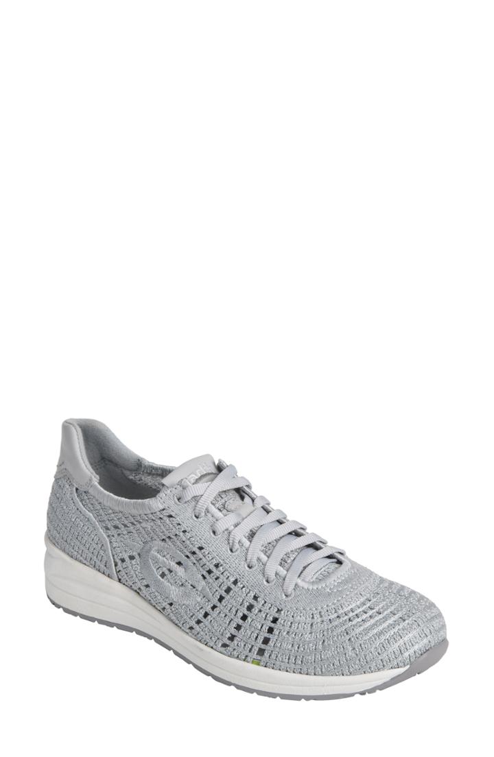 Women's Earth Vital Sneaker .5 M - Grey