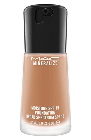 Mac Mineralize Moisture Foundation Broad Spectrum Spf 15 Oz - Nc 45