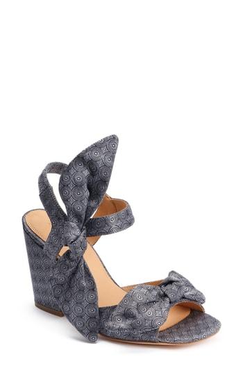 Women's Bill Blass Carmen Bow Sandal .5 M - Blue
