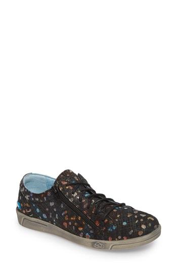 Women's Cloud Aika Low Top Sneaker .5-6us / 36eu - Black