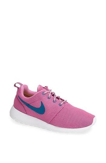 gray nike roshe womens