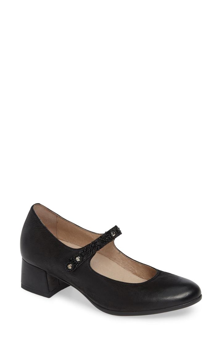 Women's Dansko Pearlina Pump .5-7us / 37eu M - Black
