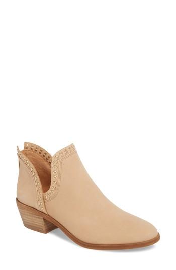 Women's Vince Camuto Prafinta Boot .5 M - Brown