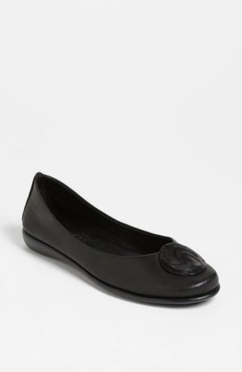 Women's The Flexx 'bon Bon' Flat .5 M - White