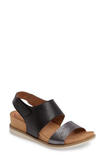 Women's Comfortiva Leslie Wedge Sandal M - Black